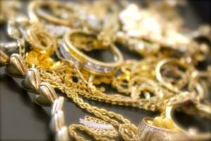Rădăuțean lăsat fără bijuterii de peste 60.000 de euro: hoții au fost prinși după mai bine de o lună de căutări