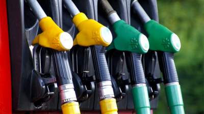 Benzina și motorina s-au ieftinit cu 32 de bani pe litru, începând de astăzi, 1 ianuarie