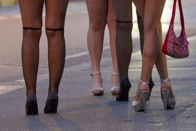Prostituate tâlhărite de trei bărbați din Dâmbovița: indivizii au fost arestați