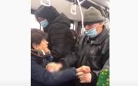 Femeie din Iași care nu purta mască în autobuz, pălmuită de un călător (VIDEO)