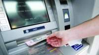 Tânăr arestat după ce a furat banii unei bătrâne, la un bancomat din Lupeni