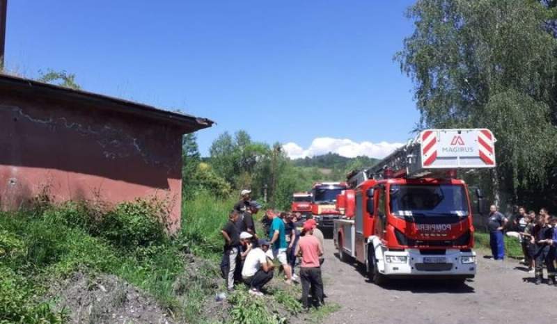 Un bărbat din Hunedoara a scăpat cu viaţă după ce a căzut de la 10 metri înălțime într-un siloz pentru depozitarea cărbunelui
